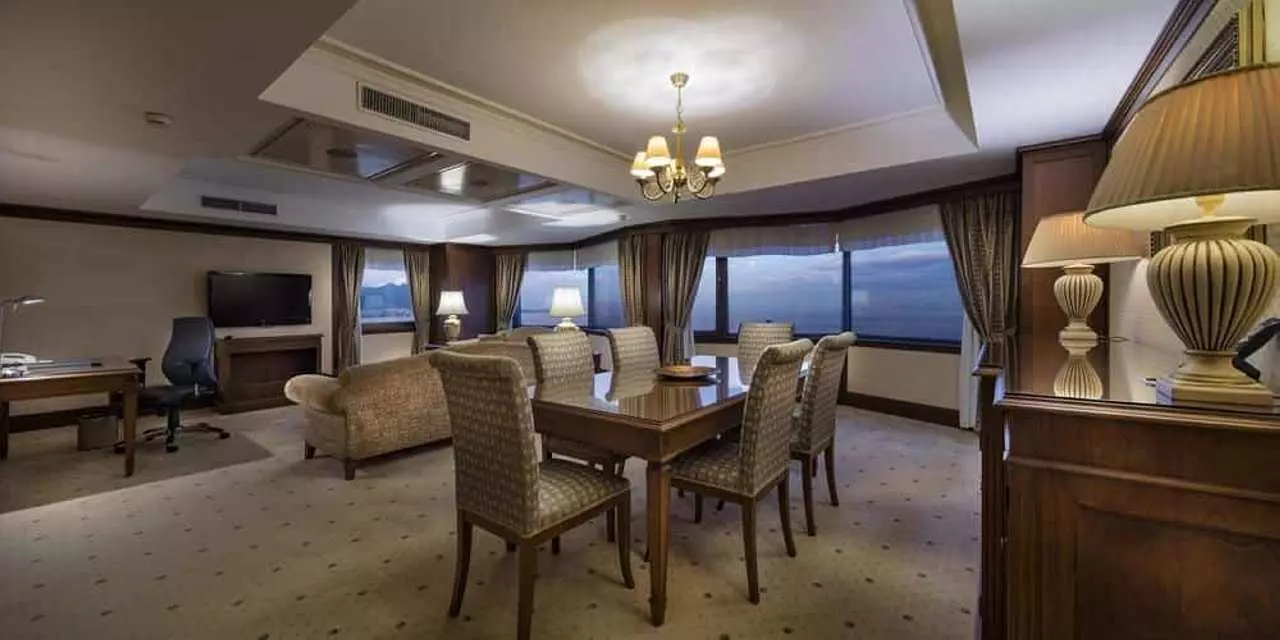 hilton_shabaviz (18).jpg